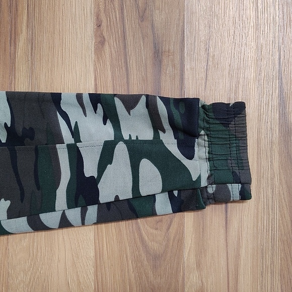 Camouflage Ladies Jogging Pants, Ladies Size Small, Workout and Casual - Picture 5 of 10